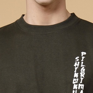 ชุดเสื้อสเวตเชิ้ตและกางเกงขายาวสีเขียวมะกอกเข้มสำหรับผู้ชาย พิมพ์ลายแนวตั้ง คอกลม ชุดเซ็ต 2 ชิ้น - Product Image 5
