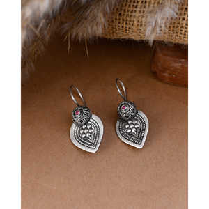 Boucles d'oreilles en argent fin ethniques Meera Jaipur Ganik pour mariage et anniversaire - Product Image 1