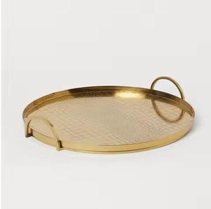 Plateau de service rond en métal doré avec texture martelée et poignées en anneau, style glamour, plat durable pour les fêtes - Product Image 1