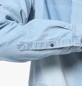 Chemise en jean bleu clair pour homme, manches longues, effet délavé, coton, coupe décontractée, col rabattu, avec poches, style été - Product Image 4