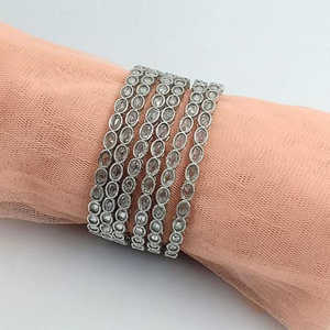 Ensemble de bracelets et de bracelets en pierre de cristal plaqué argent Collection de bijoux élégants et luxueux - Product Image 1