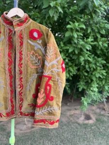 Chaqueta de terciopelo con bordado de diseñador para mujer |   Abrigo de Invierno Floral Hecho a Mano de Primera Calidad |   Ropa de Lujo - Product Image 3