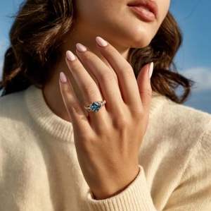 Anillo de Moissanita Azul Corte Princesa en Plata de Ley 925 con Baño de Oro y Engaste de Garras para Compromiso y Boda - Product Image 2