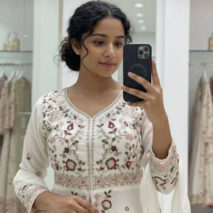 Ensemble haut de gamme en soie Rangoli avec broderie sequinée et dupatta - Product Image 1