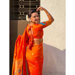 Sari Paithani Orange Paon Elite Weaves avec Détail Tissé Zari 650g Vêtements Indiens et Pakistanais - Product Image 2