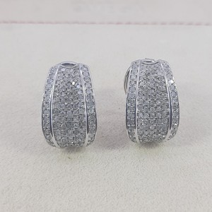 Pendientes de Aro Huggie de Plata de Ley 925 con Diamantes Blancos Redondos de 1.60 Ct, Joyería de Lujo Moderna para Mujer, Venta al por Mayor para Bodas - Product Image 6