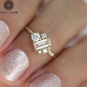 Bague de fiançailles classique pour femme en moissanite taille coussin plaqué argent et or jaune avec sertissage à griffes - Product Image 6