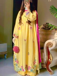 Traje de boda indio-pakistaní para mujer, largo hasta el tobillo, de seda H.O., con bordado de lentejuelas multicolor, top, pantalón palazzo y dupatta. Envío rápido. - Product Image 3