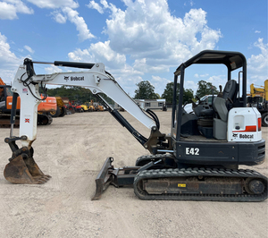 Mini-excavatrice Bobcat E42 haute performance, vente directe usine, pelle compacte sur chenilles 4,2T, équipement de terrassement disponible en stock dès maintenant - Product Image 1