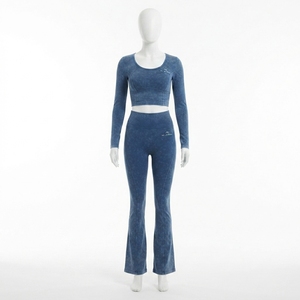 Ensemble de yoga pour femmes, haut court à manches longues bleu délavé, leggings évasés, vêtements de sport pour la gym, la remise en forme et les entraînements - Product Image 2