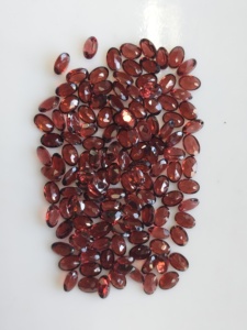 Granat rouge naturel 6x4MM, coupe ovale coussin, pierre précieuse de qualité supérieure pour la fabrication de bijoux - Product Image 3