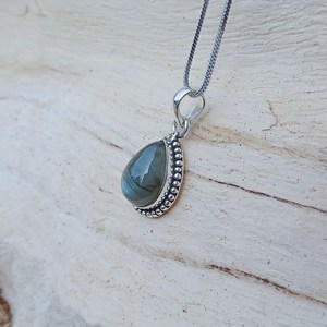 จี้หินลาบราดอไรต์สีน้ำเงิน งานแฮนด์เมด เงินแท้ ประดับอัญมณี จี้สวยหรู เป็นของขวัญสำหรับผู้หญิง - Product Image 2