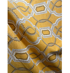 Tissu en coton imprimé or et blanc pour ameublement et draperie, largeur 54 pouces, vendu au mètre, textile élégant pour la décoration intérieure et les meubles - Product Image 3