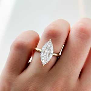 Bague de fiançailles personnalisée en or massif 14K 18K avec diamant marquise 4 carats, sertie clos, pour mariage, vente en gros, prix d'usine de bijoux B2B - Product Image 2