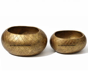 Pots de fleurs texturés faits à la main en aluminium chromé, style américain moderne, écologiques, durables, décoration intérieure pour la maison de luxe - Product Image 3