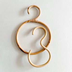 Porte-serviettes en rotin naturel du Vietnam, anneau de suspension pour serviettes, rail en bois pour serviettes, anneaux écologiques pour foulards - Product Image 6