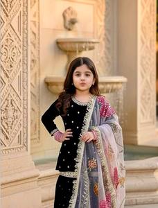 Ensemble Sharara en velours noir pour enfants avec broderie – Tenue ethnique pour filles pour les occasions spéciales - Product Image 2