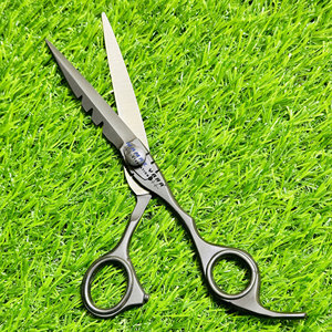 Ciseaux de coiffure professionnels en acier inoxydable faits à la main, ciseaux de barbier de précision ultra-affûtés pour une coupe fluide - Product Image 5