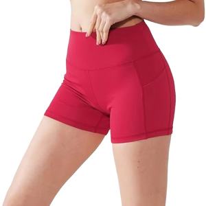 Pantalones cortos de entrenamiento de gimnasio de secado rápido transpirables para mujer con bolsillos que absorben la humedad y decoración de botones - Product Image 3