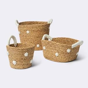 Panier de rangement tressé en jacinthe d'eau avec broderie touffetée, fait main, vente en gros, écologique, fabriqué au Vietnam - Product Image 6