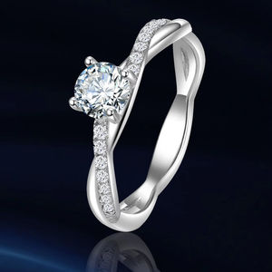 Anillo de Compromiso de Plata 925 con Moissanita, Corte Brillante Redondo, Engaste de Cuatro Puntas, Banda Trenzada, Estilo Clásico para Mujer - Product Image 2