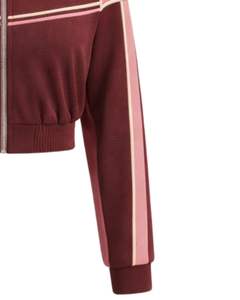 Veste de sport courte pour femme, rose bordeaux, zippée, avec rayures contrastées, pour le fitness et la gym, fabriquée sur mesure. - Product Image 6
