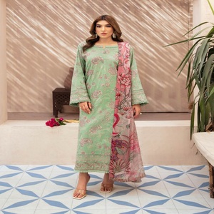 Robes Panjabi pakistanaises brodées sur la pelouse pour femmes Costumes trois pièces Designers pakistanais par Ramsha Vol ANDAAZ - Product Image 5
