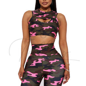 Ensemble de vêtements de sport pour femmes avec leggings imprimés camouflage personnalisés, soutien-gorge de sport et leggings de yoga - Product Image 1