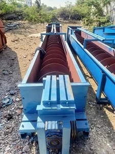 Transportador de Tornillo Azul Hindustan Agro Industry con Revestimiento Interior Rojo, Motor y Caja de Cambios para Aplicaciones Mineras - Product Image 4