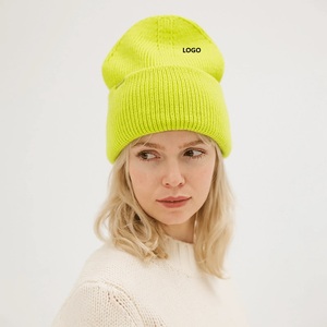Bonnet d'hiver jacquard tendance avec doublure protectrice en satin pour les cheveux, bonnets d'hiver extensibles en gros aux couleurs unies - Product Image 4