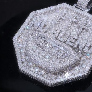 Pendentif Cercle Personnalisé en Argent 925 Plaqué Rhodium, Sertissage Griffe, Certifié GIA, Largeur 2,5 Pouces, Moissanite VVS Iced Out - Product Image 3