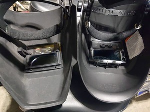 Casco de Soldadura Oscurecible, Bloqueo de Luz Azul, Capucha de Soldadura con Energía Solar de Color Verdadero 1/1/1/1 con 2 Sensores de Arco - Product Image 2