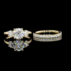 Vente en gros de bagues de fiançailles personnalisées certifiées IGI avec diamant rond de 1,5 carat, ensemble de bagues de mariée en or jaune massif à trois pierres - Product Image 1