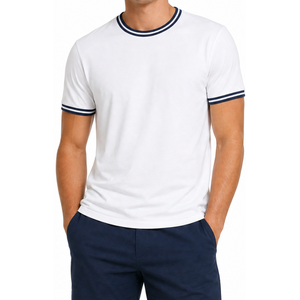 Camiseta blanca lisa de alta calidad para hombre con puños de contraste azul marino de doble franja y manga corta - Product Image 1