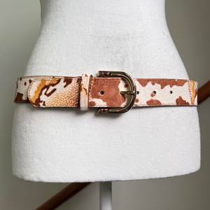 Cinturón FAZMAX A202 de Cuero Vacuno Vintage con Hebilla de Acero con Estampado Animal por Transferencia Térmica y Anillo en D, 3.5cm de Ancho - Product Image 3