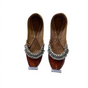 Zapatos de Mujer de Cuero Genuino Hechos a Mano, Diseño de Bordado Personalizado, Zapatos de Caminar Elegantes y Cómodos, Tendencia de Moda para Todas las Temporadas - Product Image 1