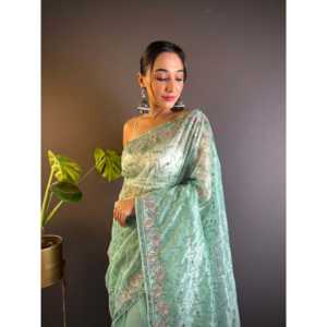 Sari Rosa de Diseño RV Creation para Fiestas, Ropa India y Pakistaní con Bordado, Lentejuelas y Trabajo de Hilo - Product Image 1