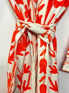 Bata de mujer con bordado floral, manga larga, de algodón, informal, con bordado a mano, patrón rojo y blanco, para primavera - Product Image 5