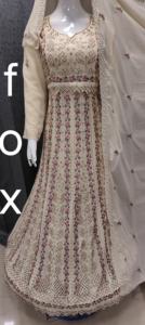 Ensemble de 4 pièces de luxe robe longue en fausse Georgette avec broderie lourde Dupatta pierres de Zarkan et travail de séquence pour les fêtes d'hiver - Product Image 2