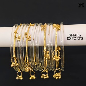 Bracelet manchette transparent en résine gelée avec breloques chaîne dorée, fait main, bijoux fantaisie pour femme - Product Image 4