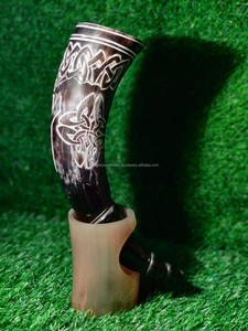 Authentique tasse à boire Viking Ale faite à la main support nordique médiéval avec sel en os poli sculpté corne à boire Viking gravée à la main - Product Image 6