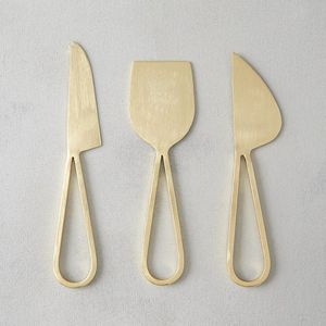 ชุดมีดชีสทองแดงพร้อมอุปกรณ์โลหะทนทานสามชิ้นสำหรับเสิร์ฟชีส - Product Image 1