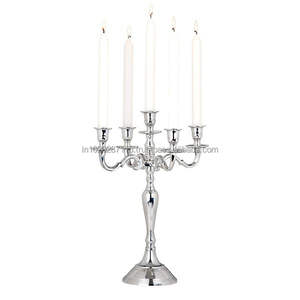 Candélabres en aluminium à cinq supports d'inspiration vintage pour la décoration romantique de la maison et les configurations de fête traditionnelles - Product Image 1