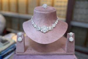 MOLL JEWELLERS Collier tendance et élégant pour femme en laiton massif plaqué or/rhodium/argent avec zircon naturel, motif feuille, 16 pouces - Product Image 6