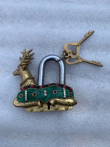 Cadenas décoratif en laiton en forme de cerf, cadenas vintage en métal en forme d'animal avec embellissement coloré, clés squelette ornées - Product Image 1