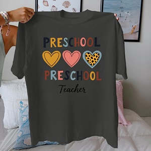 Profesor de preescolar con corazones coloridos, Camiseta de algodón puro para mujer, ajuste cómodo - Product Image 4