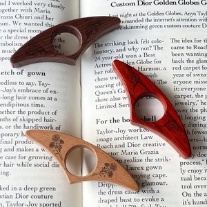Soporte de Anillo para el Dedo para Leer Libros, Sujetador de Dedos de Madera - Product Image 1
