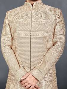 Traje de hombre Sherwani para boda festiva con cuello mandarín, diseño Cyber Jaal, sin arrugas, base de seda Vergo premium y cuentas de cristal tonales. - Product Image 3