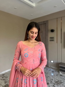 ชุดเดรส Anarkali ดีไซน์ใหม่ล่าสุดสำหรับฤดูร้อน พร้อมผ้าคลุมไหล่และกางเกง ประดับเลื่อม 5 มม. ผ้าไหมชีนอน แฟชั่น Fatema - Product Image 5