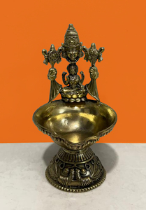 Lampe à huile Diya artisanale en laiton Lakshmi Tirupati Balaji, décoration religieuse pour la maison et le temple - Product Image 3